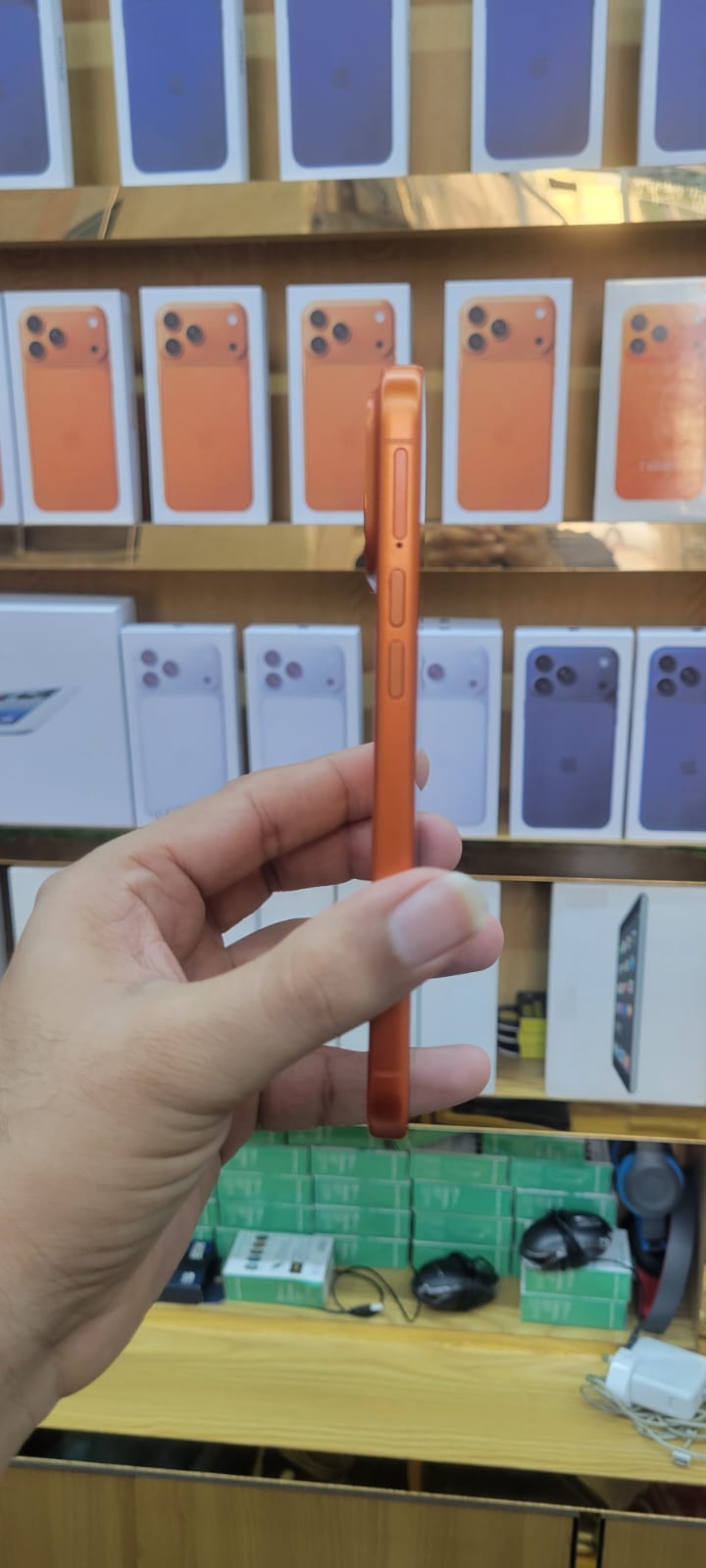 Iconic 17 Pro Max